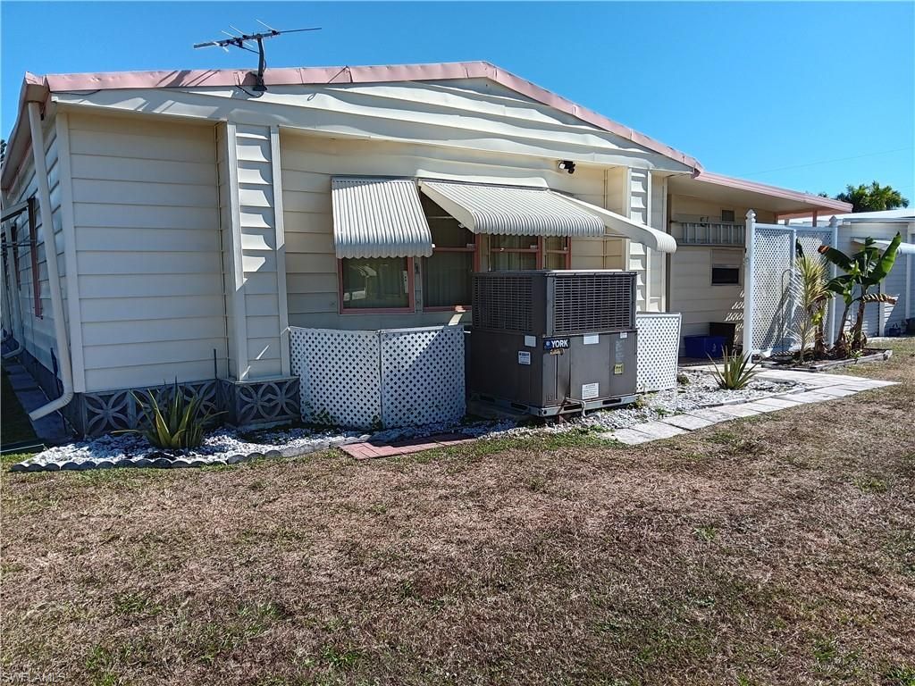 610 Friendly Pl, North Fort Myers, FL 33917 Photo