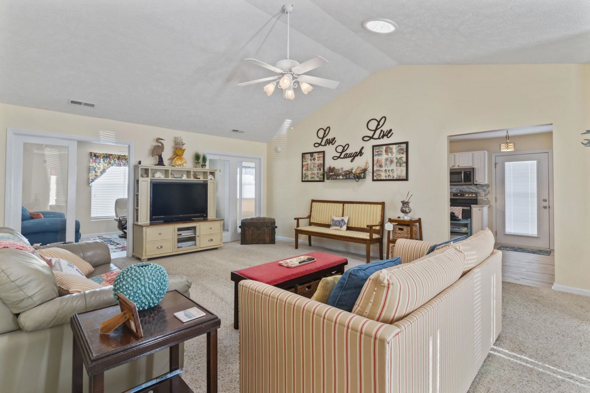 622 Persimmon Ln. Photo 4