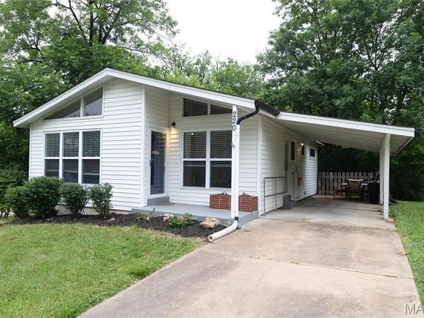 220 Chamberlin Drive, Ballwin, MO 63021