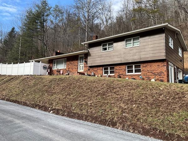 2543 Mark Meador Road, HINTON, WV 25951