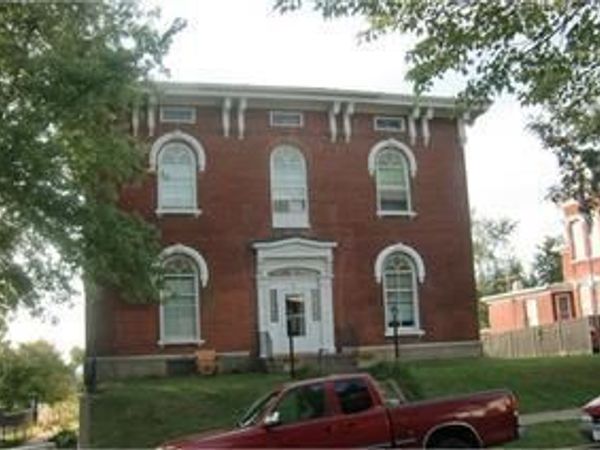 306 W 3RD ST, Muscatine, IA 52761