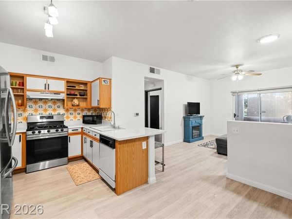 5751 Hacienda Avenue, Unit 135, Las Vegas, NV 89122