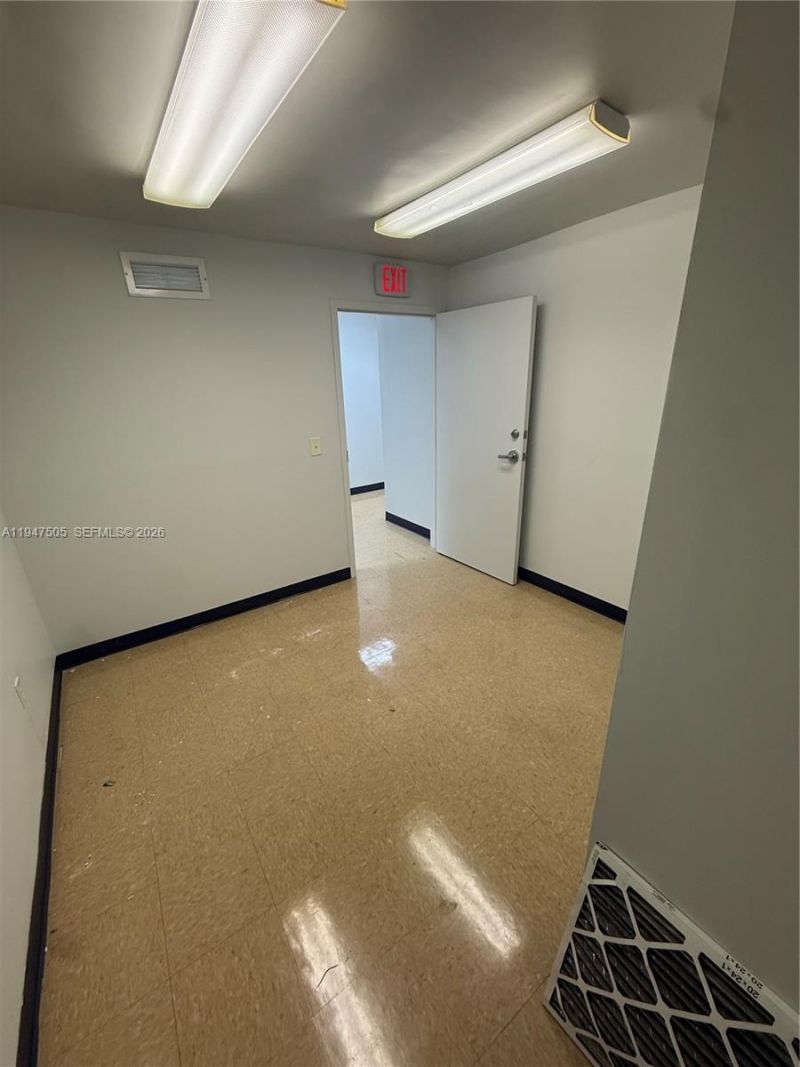 262 Miracle Mile, Coral Gables, FL 33134 Photo