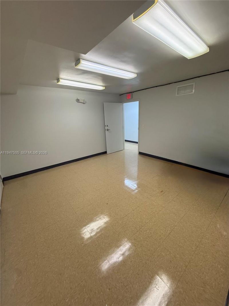 262 Miracle Mile, Coral Gables, FL 33134 Photo