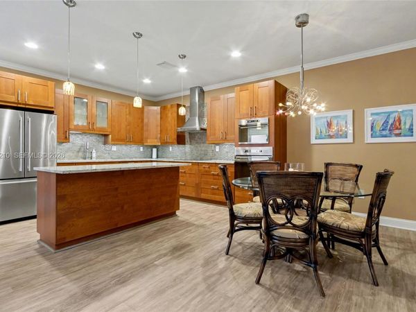 1140 Canella Ln, Hollywood, FL 33019