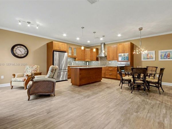 1140 Canella Ln, Hollywood, FL 33019