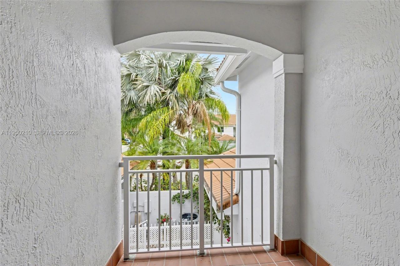 1140 Canella Ln, Hollywood, FL 33019 Photo
