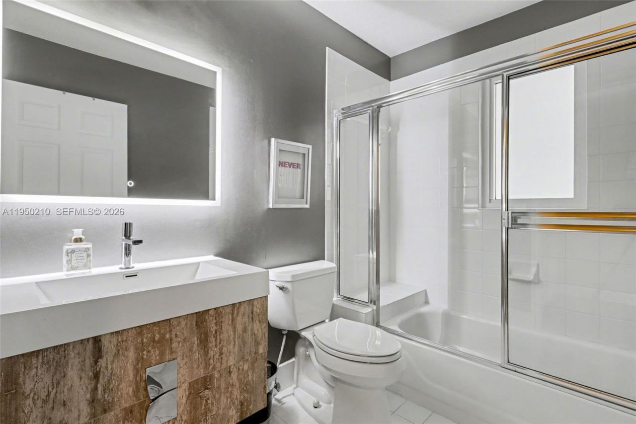 1140 Canella Ln, Hollywood, FL 33019 Photo