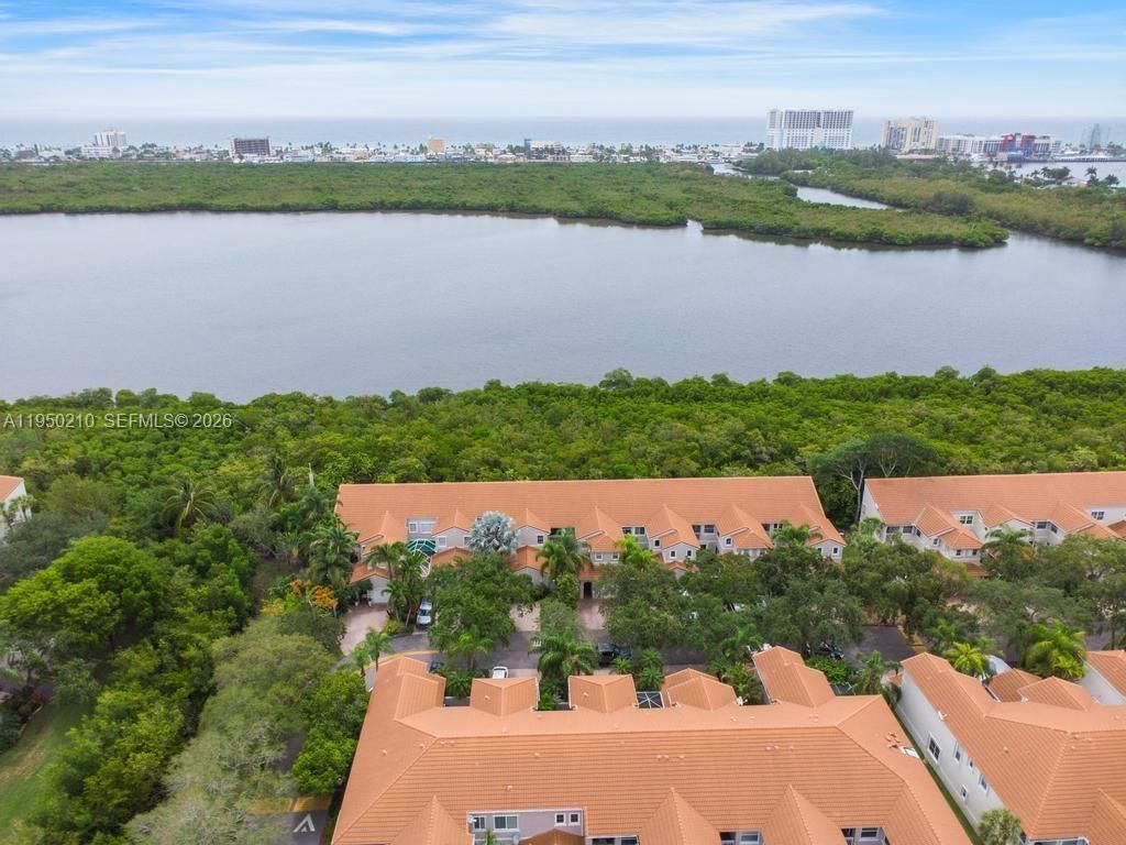 1140 Canella Ln, Hollywood, FL 33019 Photo
