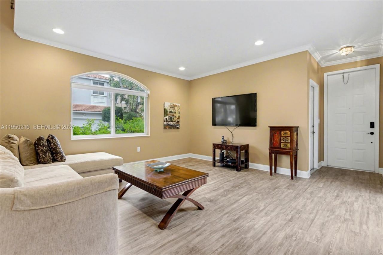 1140 Canella Ln, Hollywood, FL 33019 Photo