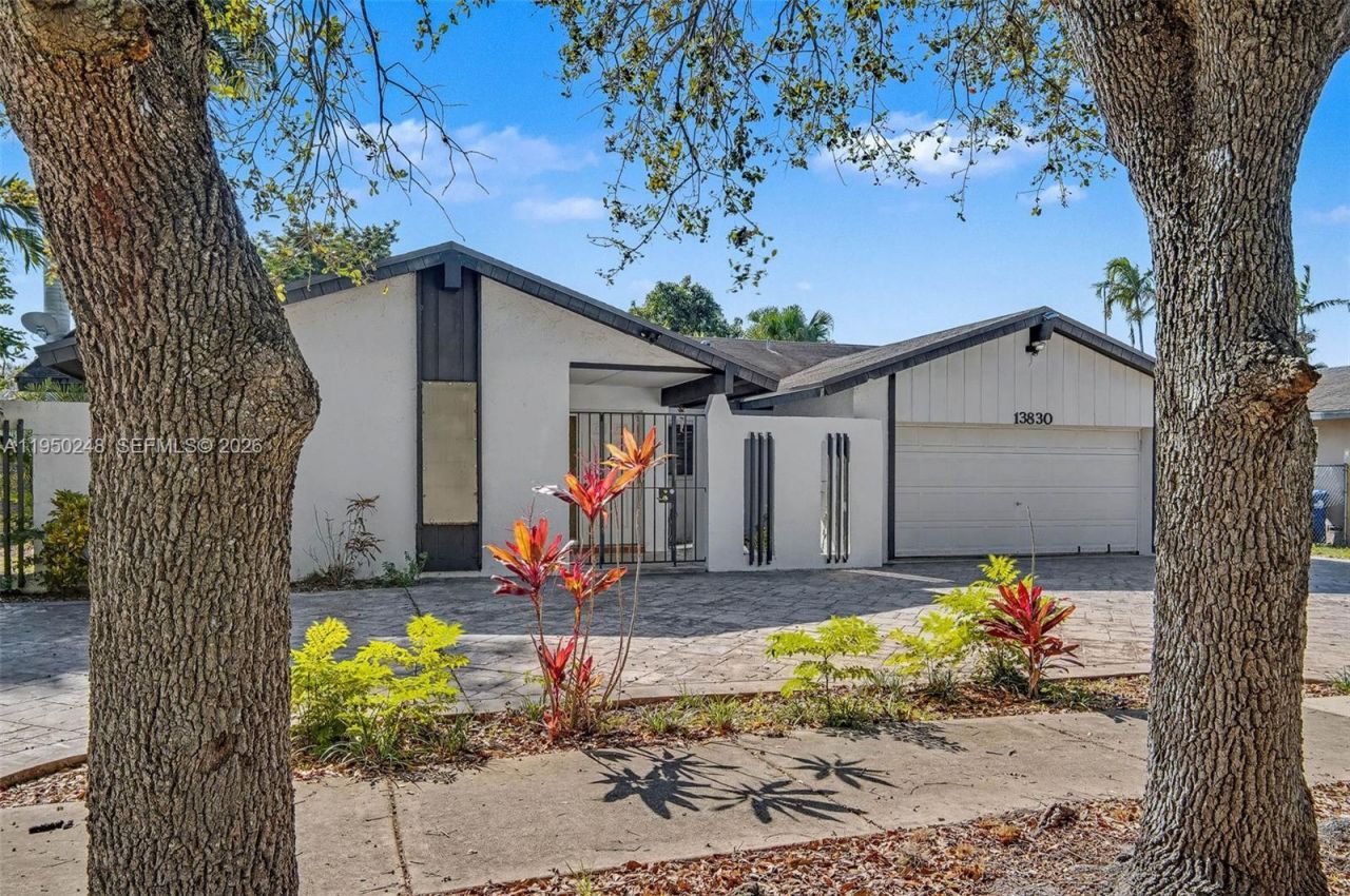 13830 SW 104th Terrace, Miami, FL 33186 Photo