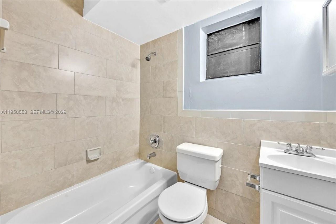 365 NW 8th St, Unit 304, Miami, FL 33136 Photo