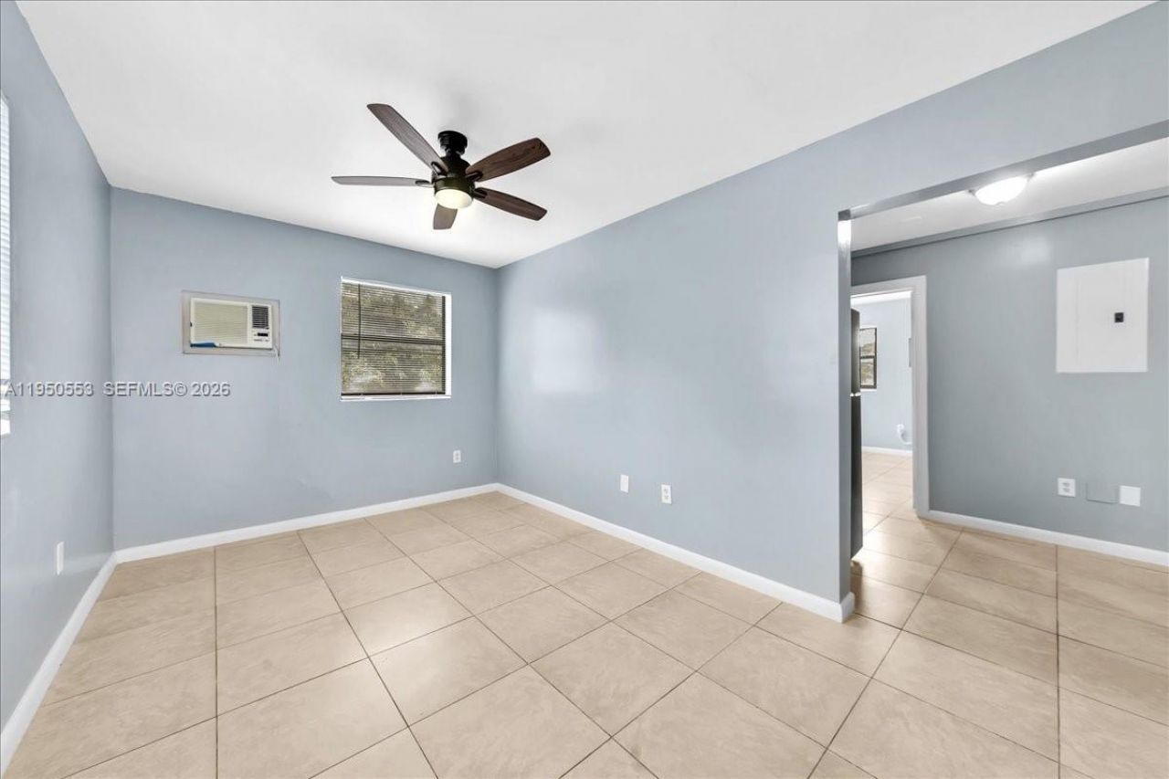365 NW 8th St, Unit 304, Miami, FL 33136 Photo