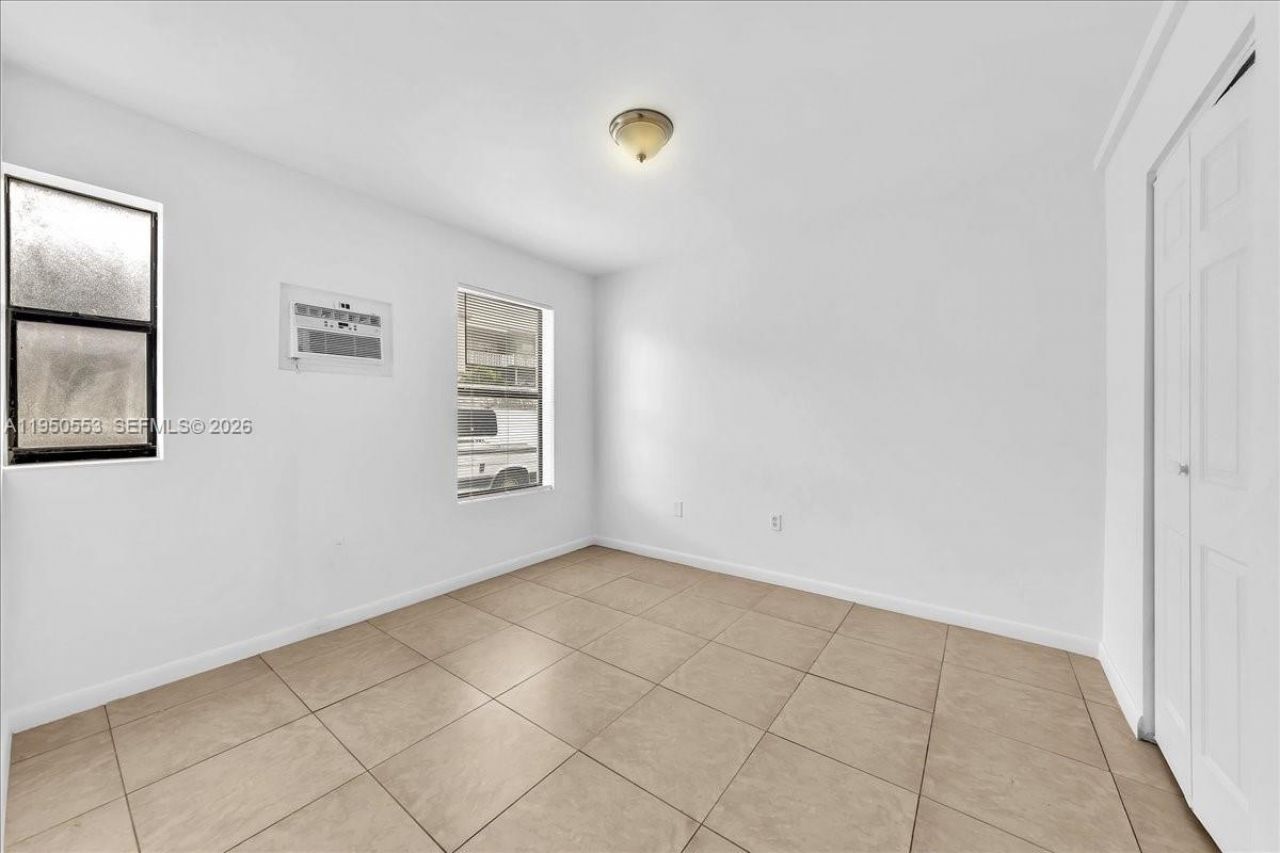 365 NW 8th St, Unit 304, Miami, FL 33136 Photo