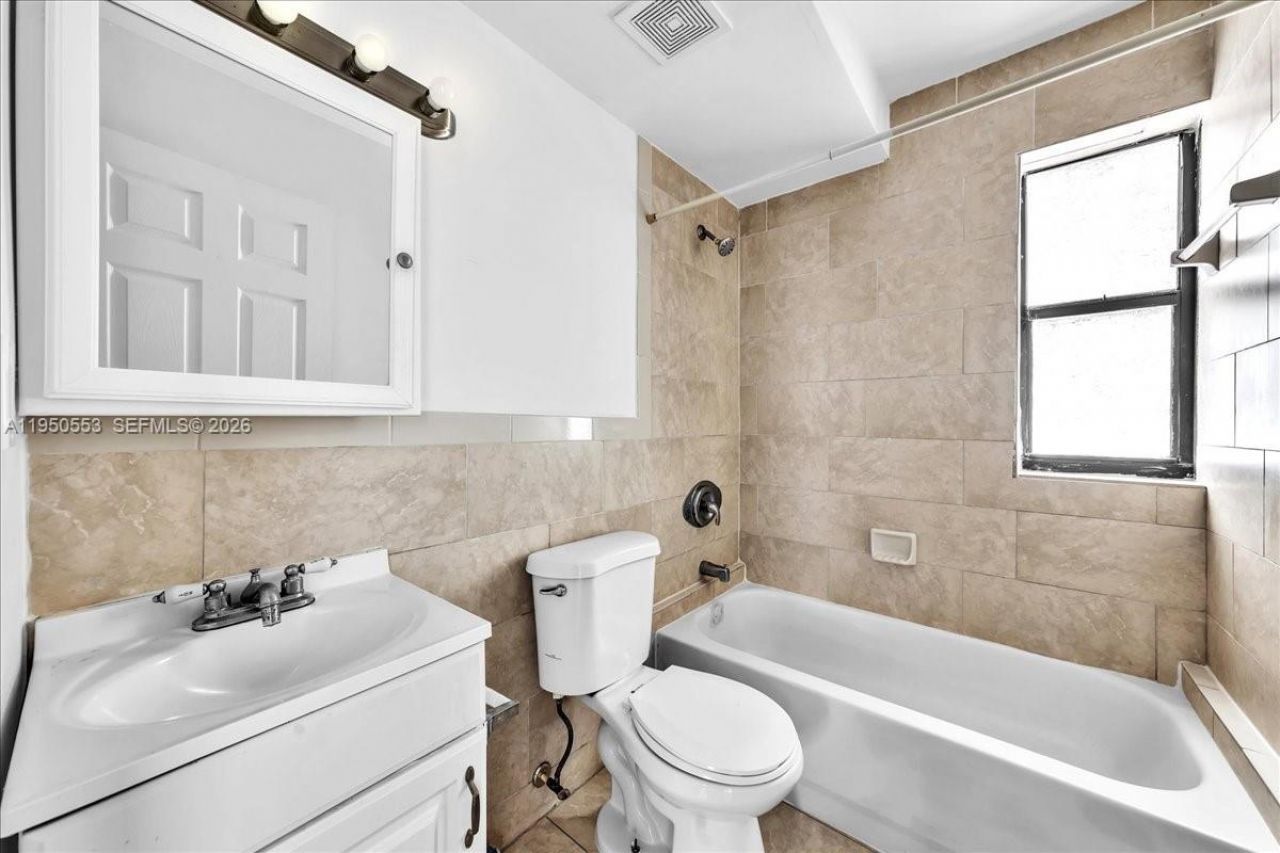 365 NW 8th St, Unit 304, Miami, FL 33136 Photo