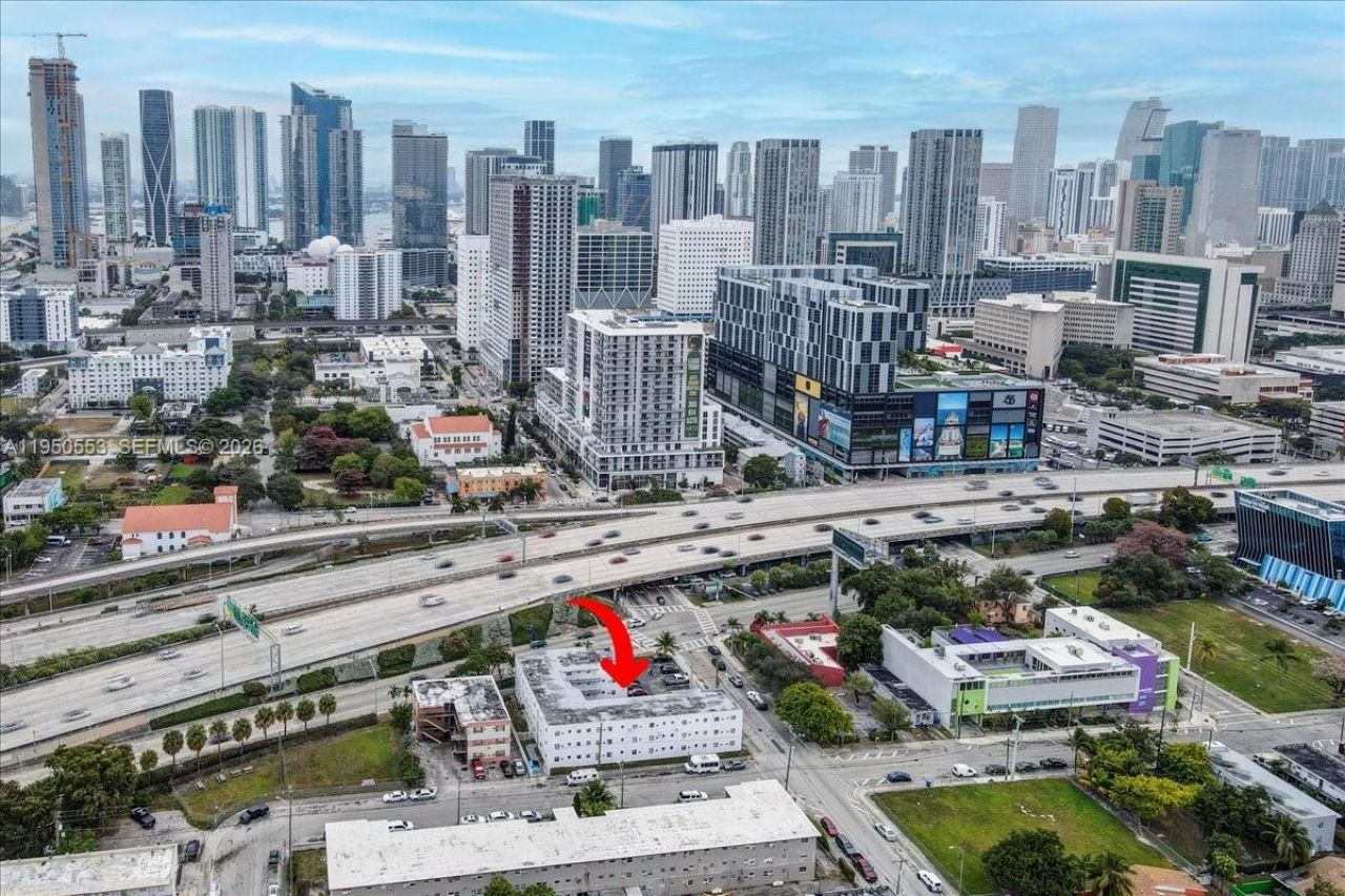365 NW 8th St, Unit 304, Miami, FL 33136 Photo
