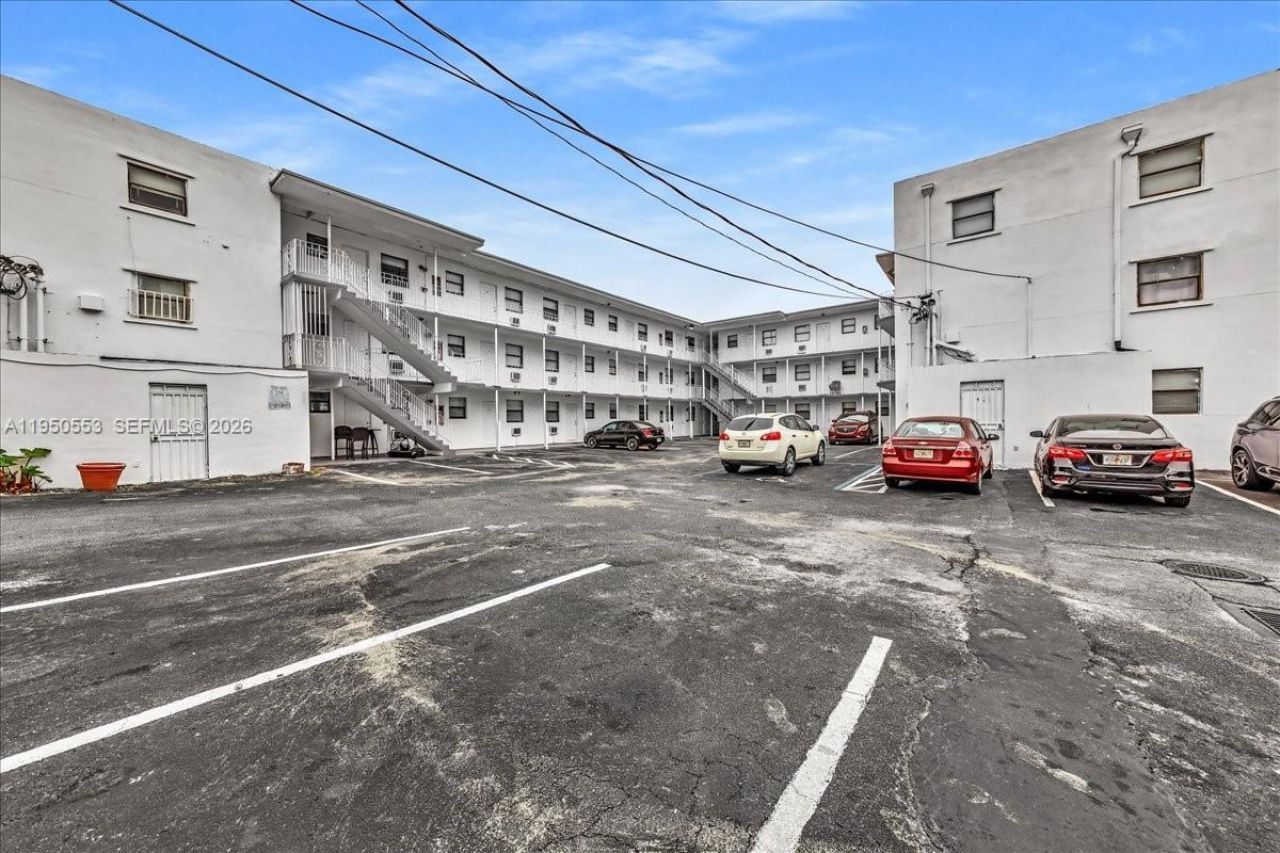 365 NW 8th St, Unit 304, Miami, FL 33136 Photo
