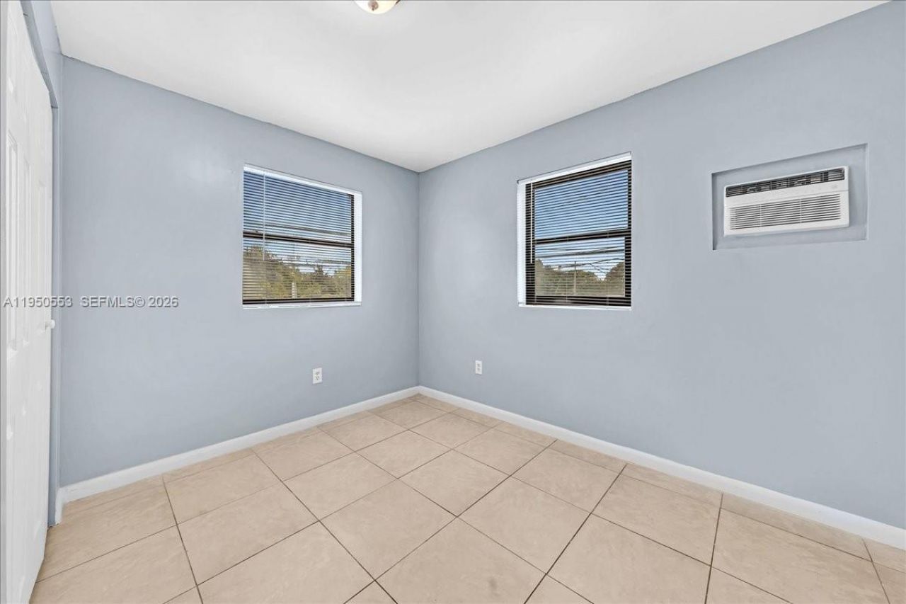 365 NW 8th St, Unit 304, Miami, FL 33136 Photo