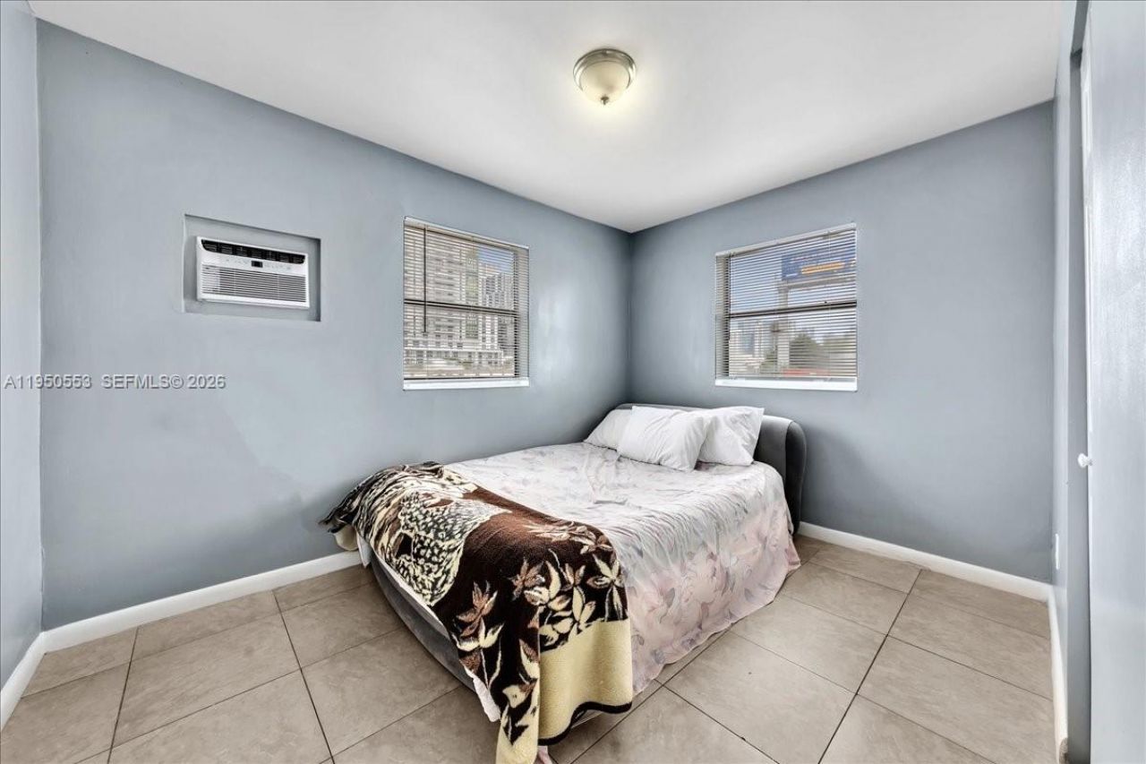 365 NW 8th St, Unit 304, Miami, FL 33136 Photo