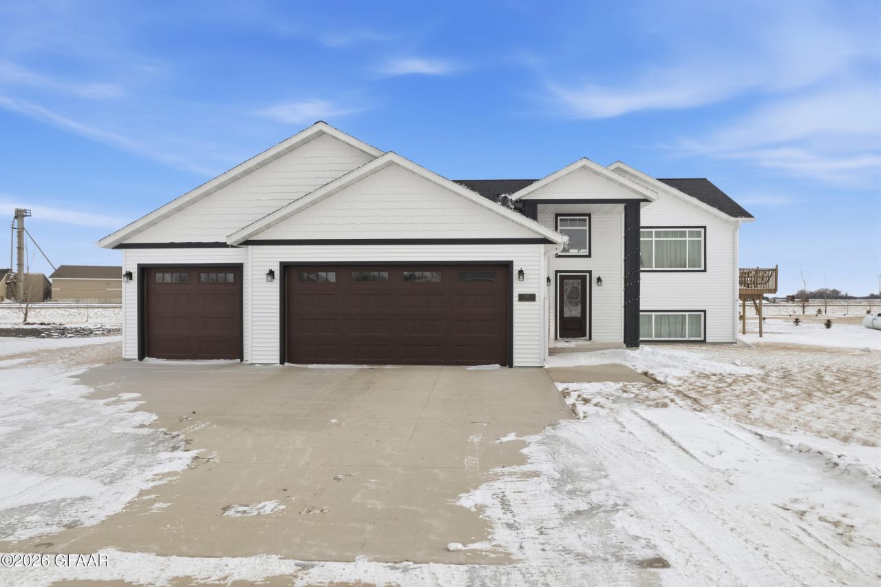 665 Parkway Lane E, Northwood, ND 58267 Main Photo