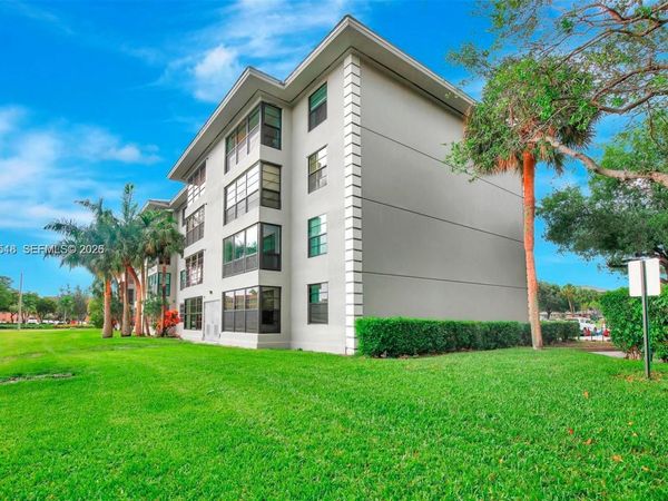 1532 Whitehall Dr, Unit 202, Davie, FL 33324