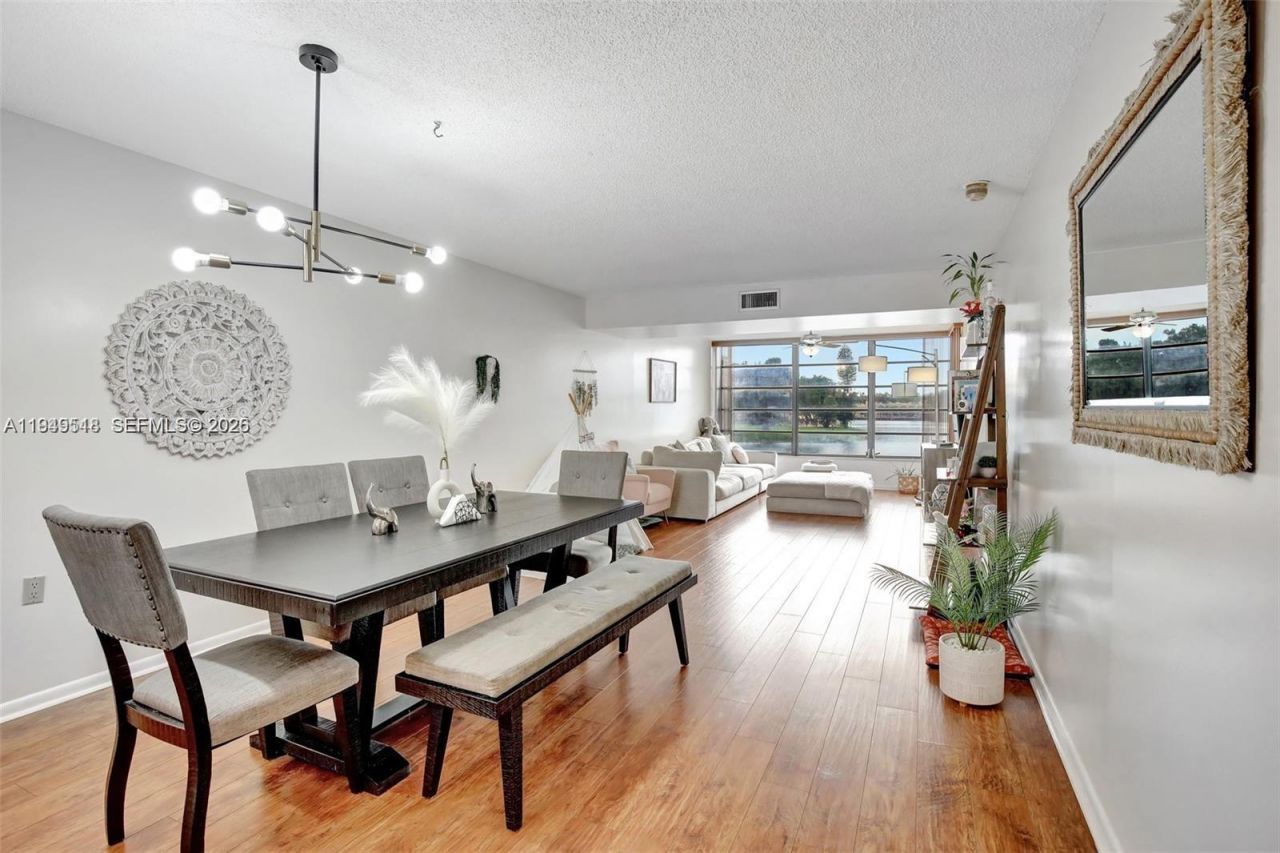 1532 Whitehall Dr, Unit 202, Davie, FL 33324 Photo