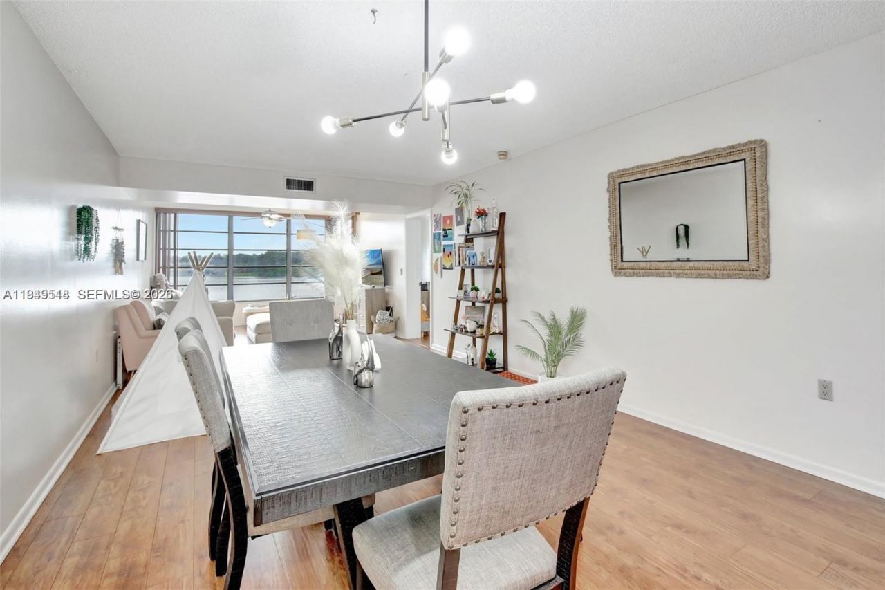 1532 Whitehall Dr, Unit 202, Davie, FL 33324 Photo