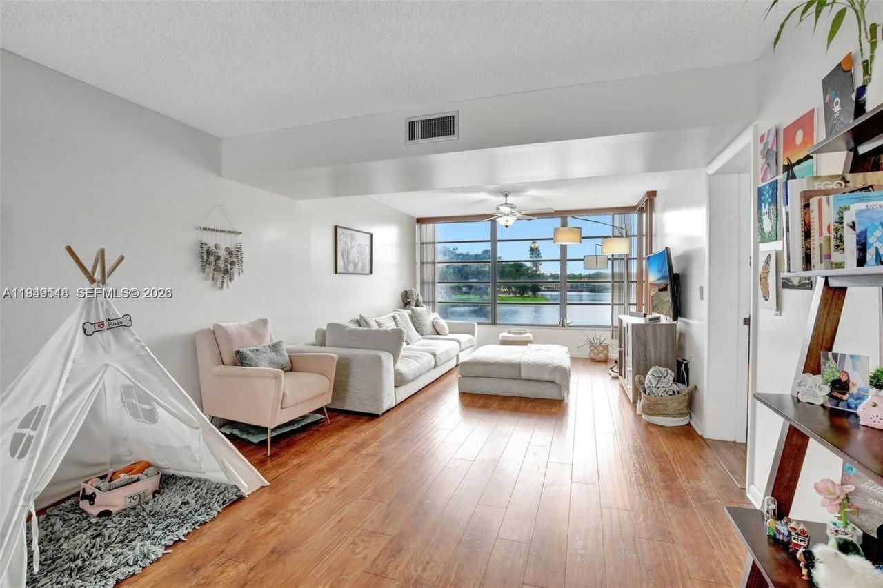 1532 Whitehall Dr, Unit 202, Davie, FL 33324 Photo