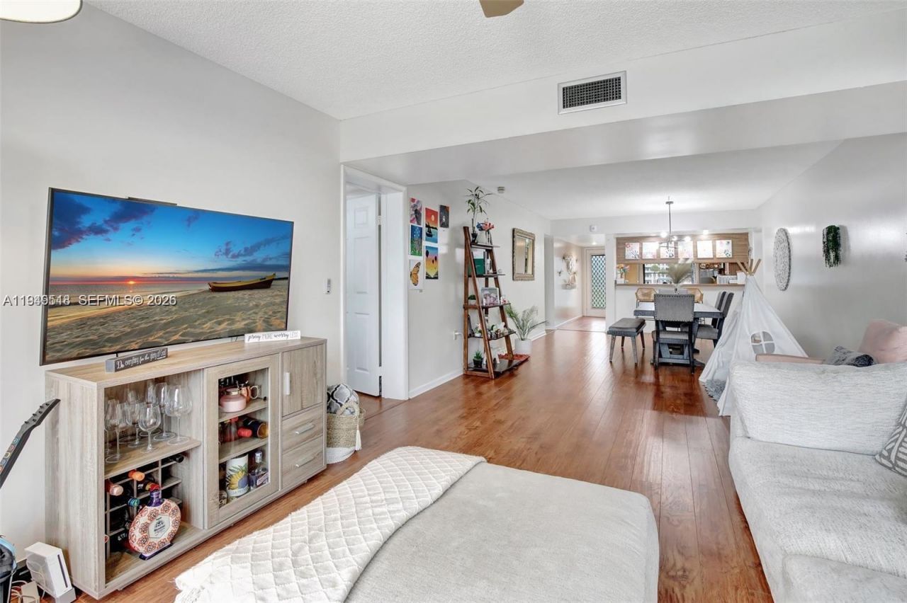 1532 Whitehall Dr, Unit 202, Davie, FL 33324 Photo