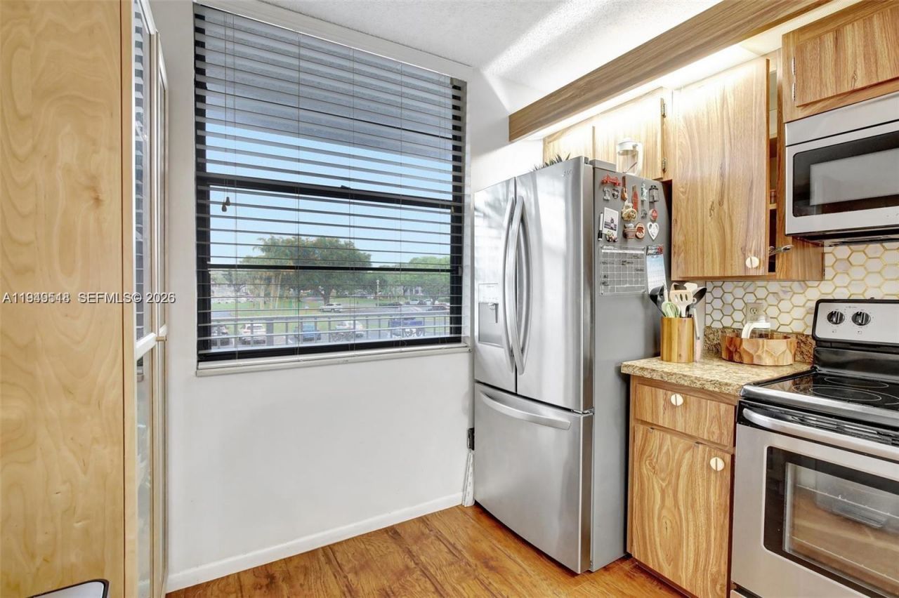 1532 Whitehall Dr, Unit 202, Davie, FL 33324 Photo