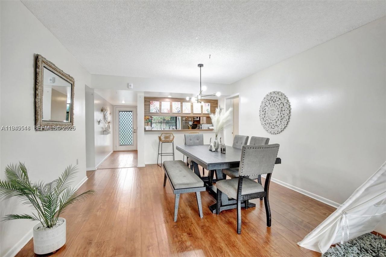 1532 Whitehall Dr, Unit 202, Davie, FL 33324 Photo