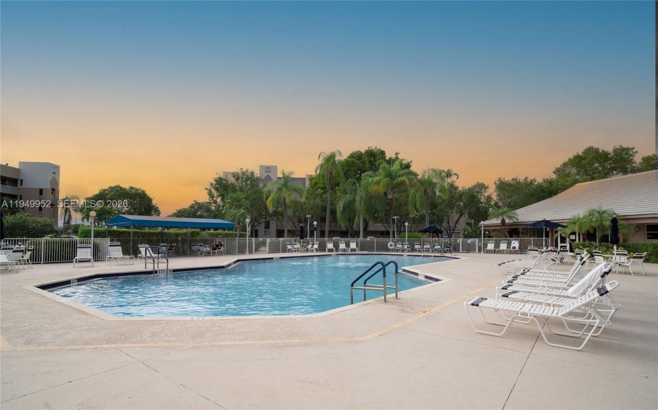 10133 NW 24th Pl , Unit 303, Sunrise, FL 33322 Photo