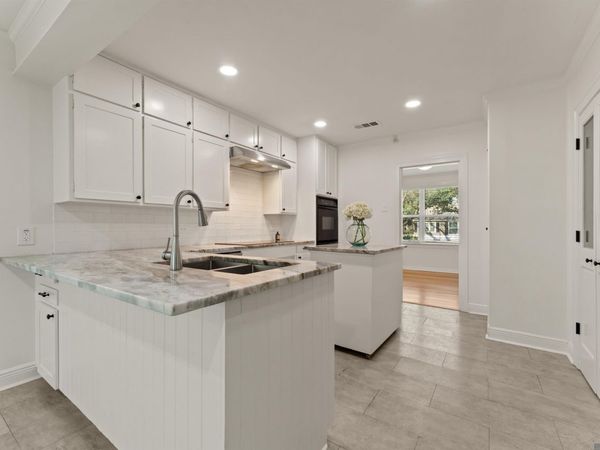 2106 Lee Dr, Baton Rouge, LA 70808