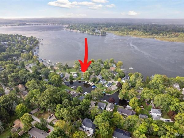 11637 Algonquin Drive, Pinckney, MI 48169