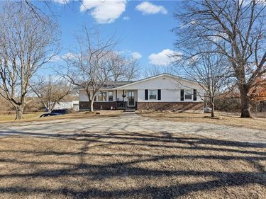 360 E 2300 Road, Edgerton, KS 66021