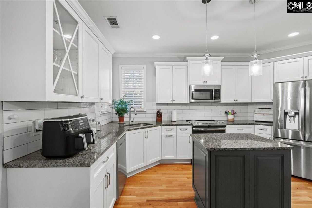 154 Hurlingham Drive  Photo 12