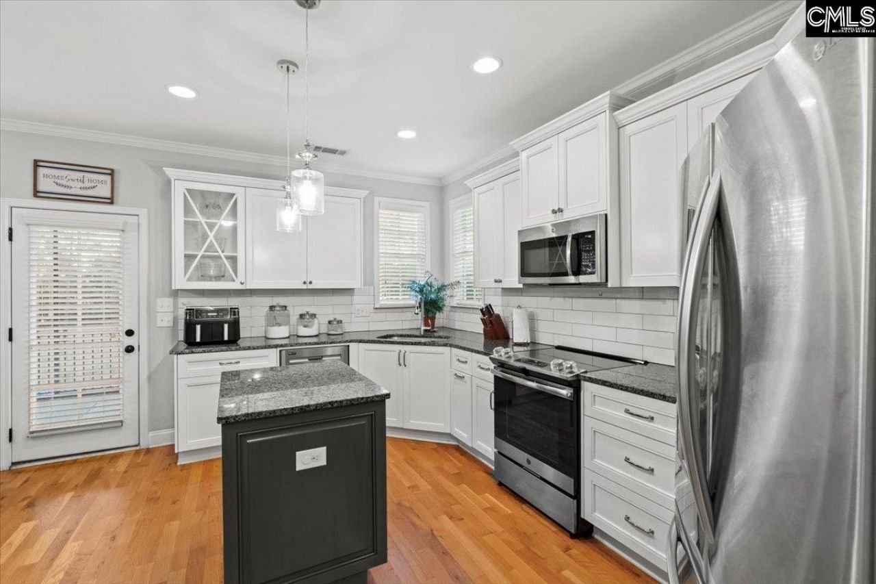 154 Hurlingham Drive  Photo 13