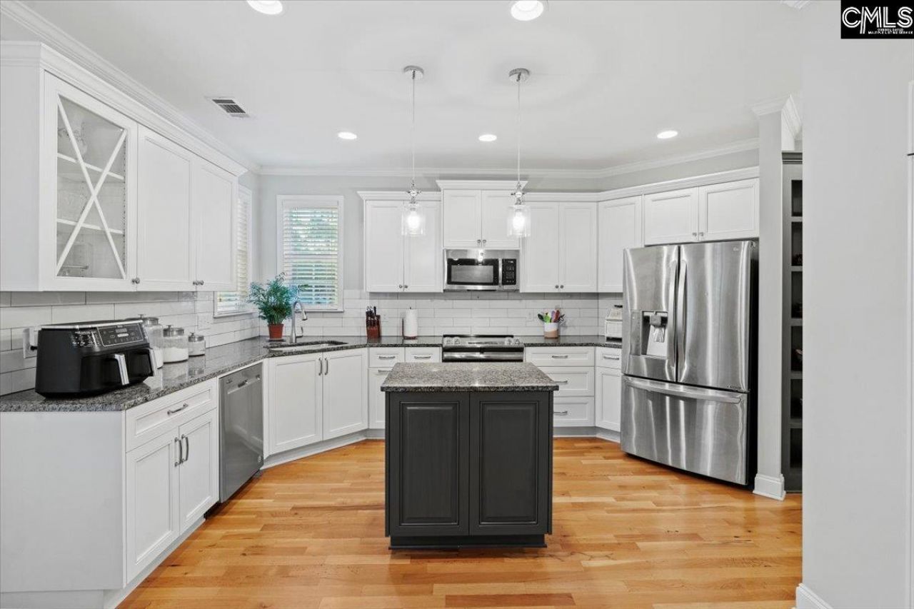 154 Hurlingham Drive  Photo 14