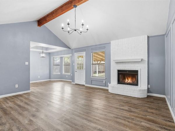 820 Nicole Drive, Burleson, TX 76028