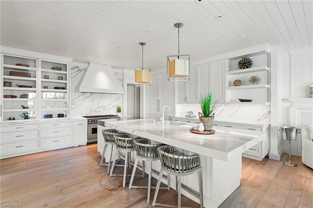 221 Aqua Ct, Naples, FL 34102 Photo