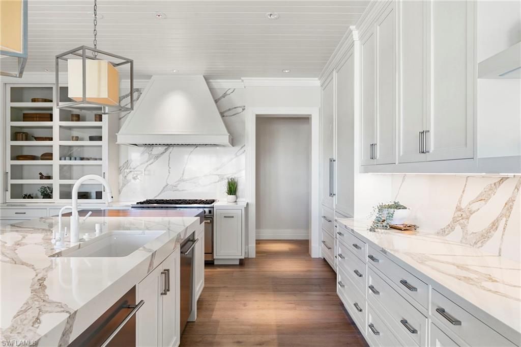 221 Aqua Ct, Naples, FL 34102 Photo