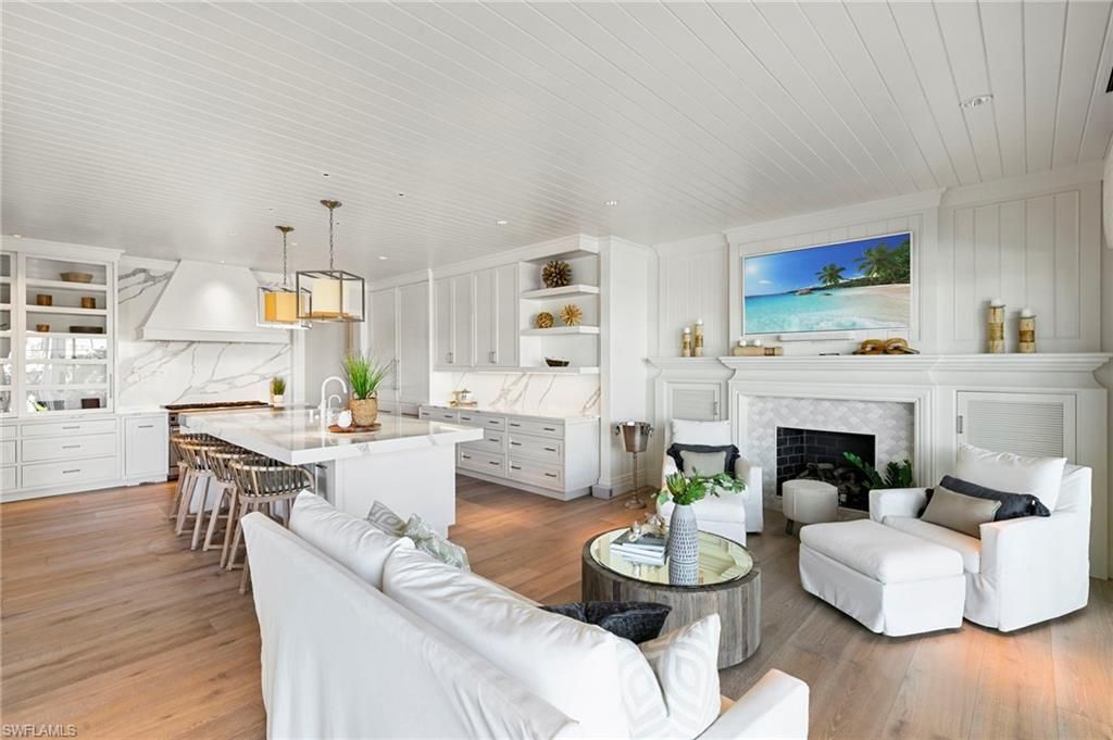 221 Aqua Ct, Naples, FL 34102 Photo