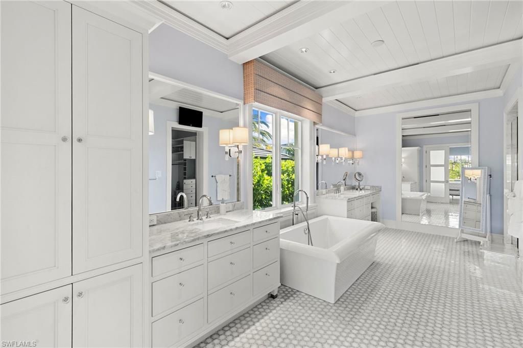 221 Aqua Ct, Naples, FL 34102 Photo