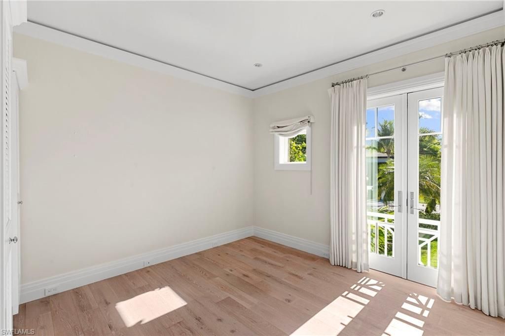 221 Aqua Ct, Naples, FL 34102 Photo