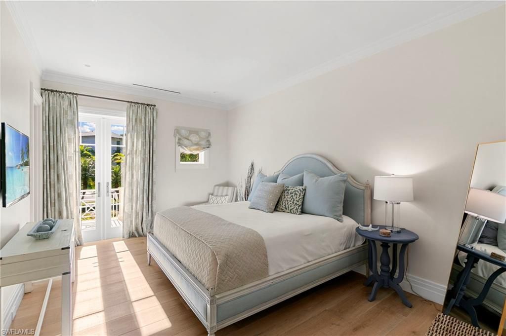 221 Aqua Ct, Naples, FL 34102 Photo