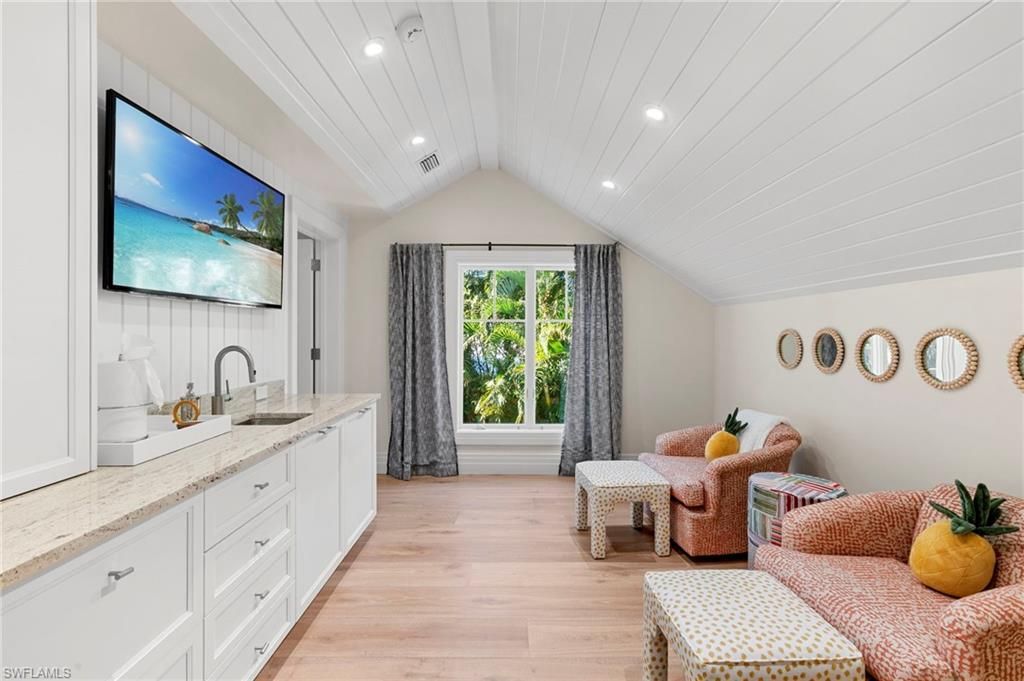 221 Aqua Ct, Naples, FL 34102 Photo