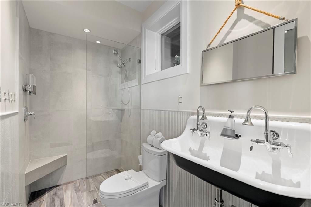 221 Aqua Ct, Naples, FL 34102 Photo