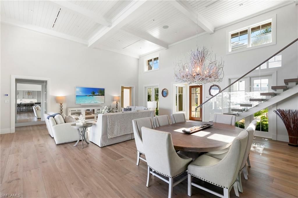 221 Aqua Ct, Naples, FL 34102 Photo