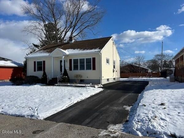 39 Clayton Place, Albany, NY 12209