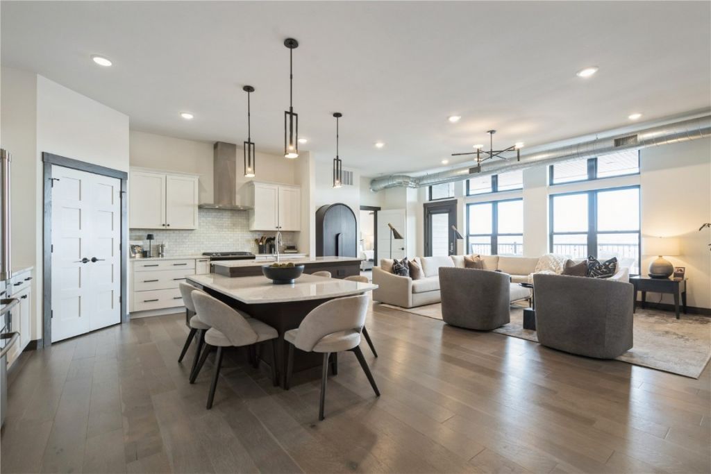 329 12th Ave Se, Unit 401, Cedar Rapids, IA 52401 Main Photo